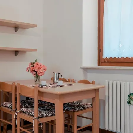 Apt24 - Walls Studio *